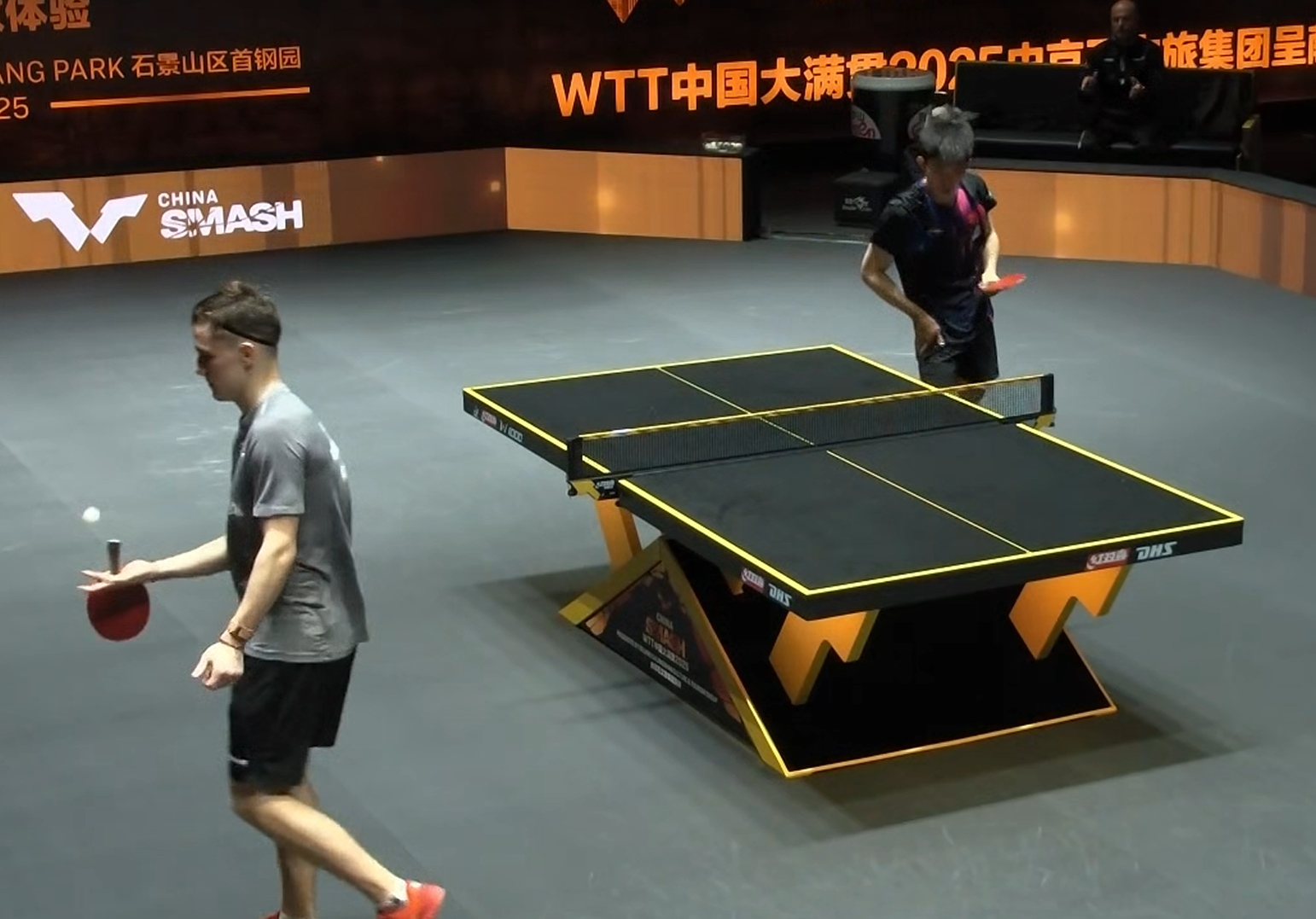 一个发抢 一个发抢