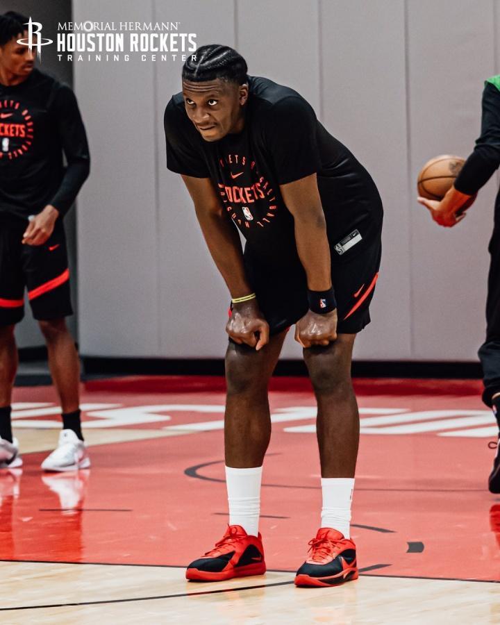 那么他们的, UZLo, 亚当斯和卡 那么他们的, UZLo, 亚当斯和卡